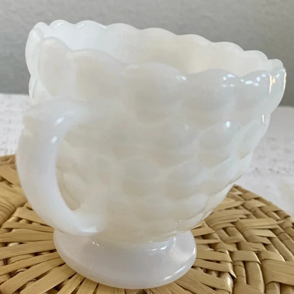 ❤️ Vintage Hobnail Milkglass Double-Handled Cup - Picture 5 of 6